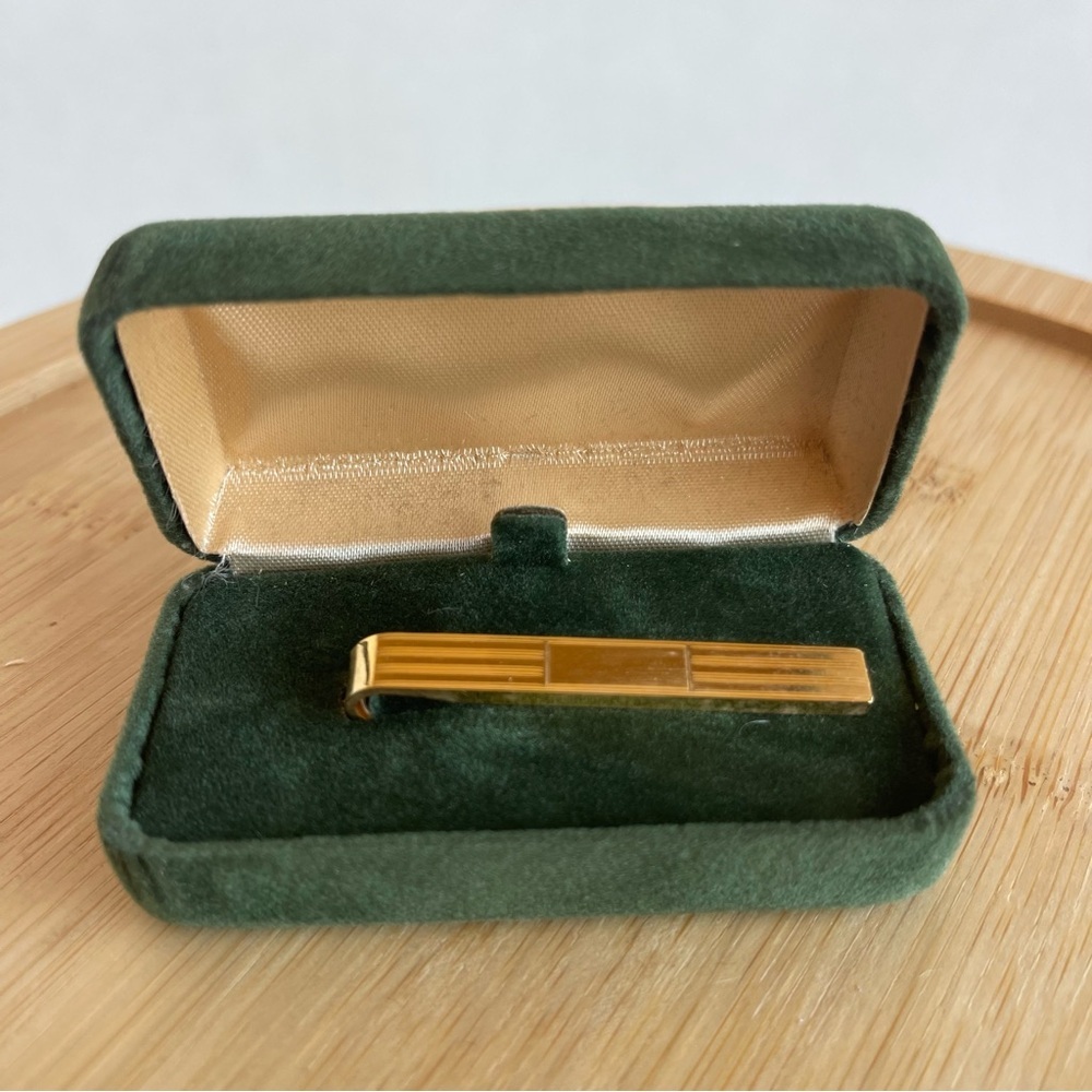 Vintage Gold Tone Men's Tie Clip - Sleek Ribbed Design